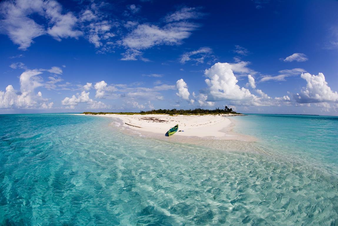 Long sandy beaches clear, unspoilt nature, crystal clear sea and deserted islands... 